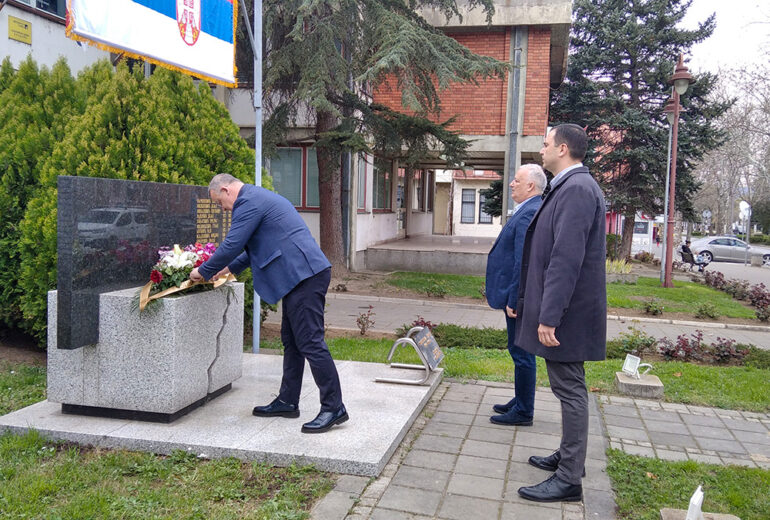 Polaganje venca povodom 25 godina od početka NATO agresije na Saveznu Republiku Jugoslaviju