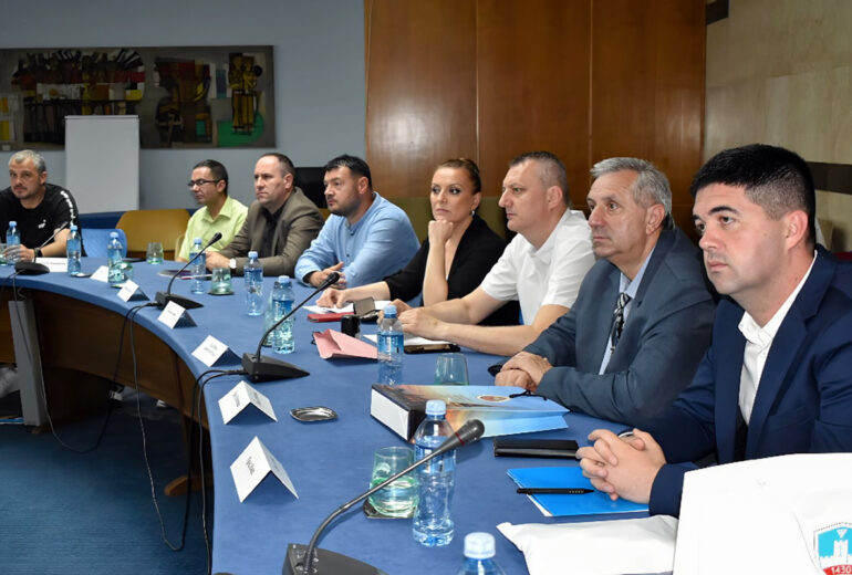 потписивање уговора о уклањању дивљих депонија