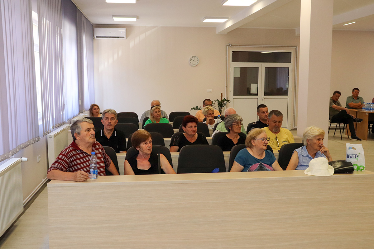 Уручење тројних уговора на основу програма суфинансирања мера енергетске санације породичних кућа и станова