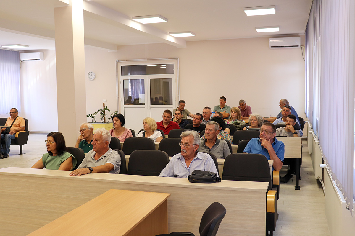 Уручење тројних уговора на основу програма суфинансирања мера енергетске санације породичних кућа и станова