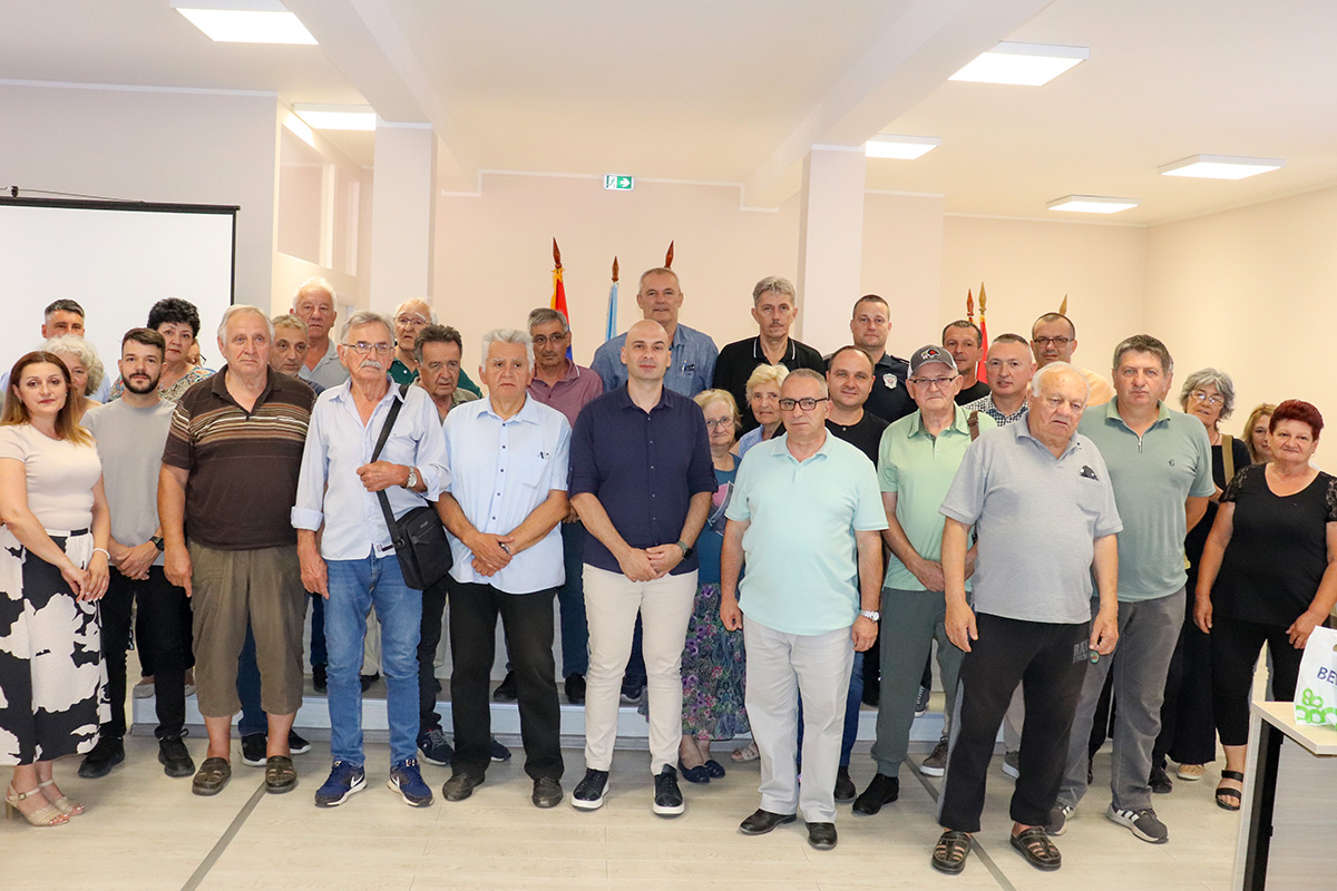Уручење тројних уговора на основу програма суфинансирања мера енергетске санације породичних кућа и станова