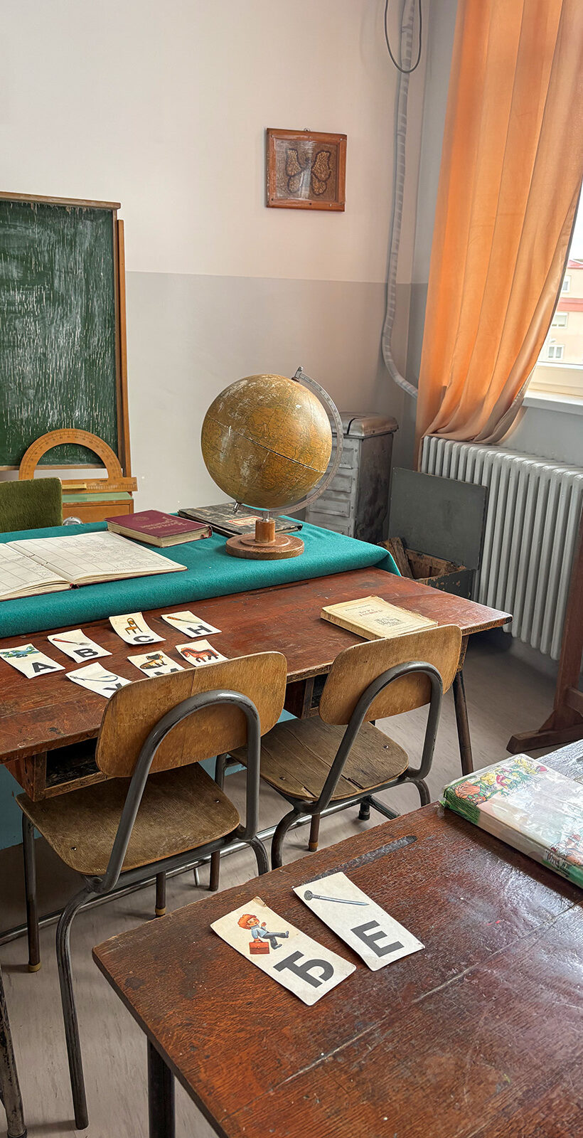 Стална музејска поставка Школа кроз време у ОШ Вук Караџић Кладово