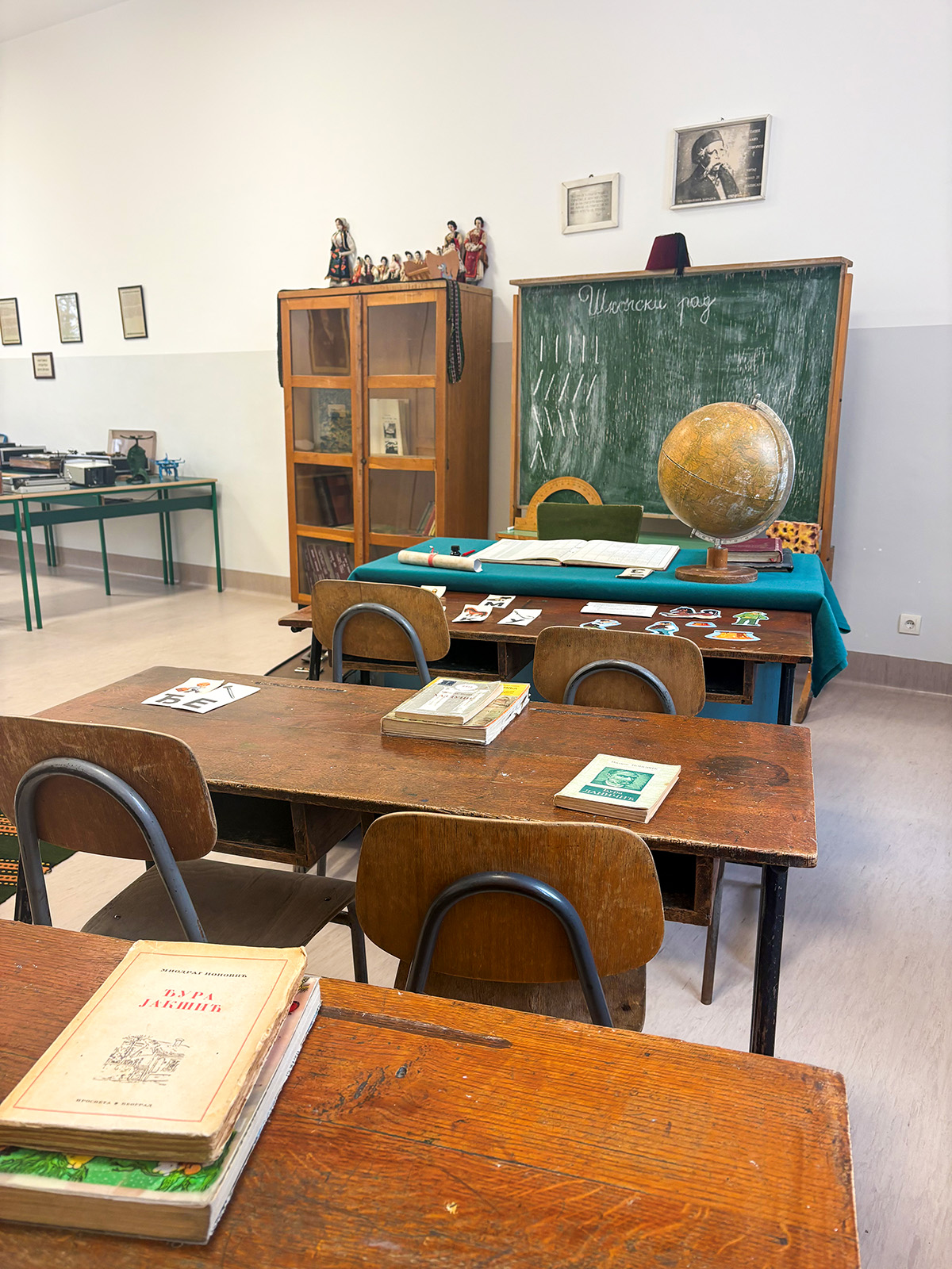 Стална музејска поставка Школа кроз време у ОШ Вук Караџић Кладово