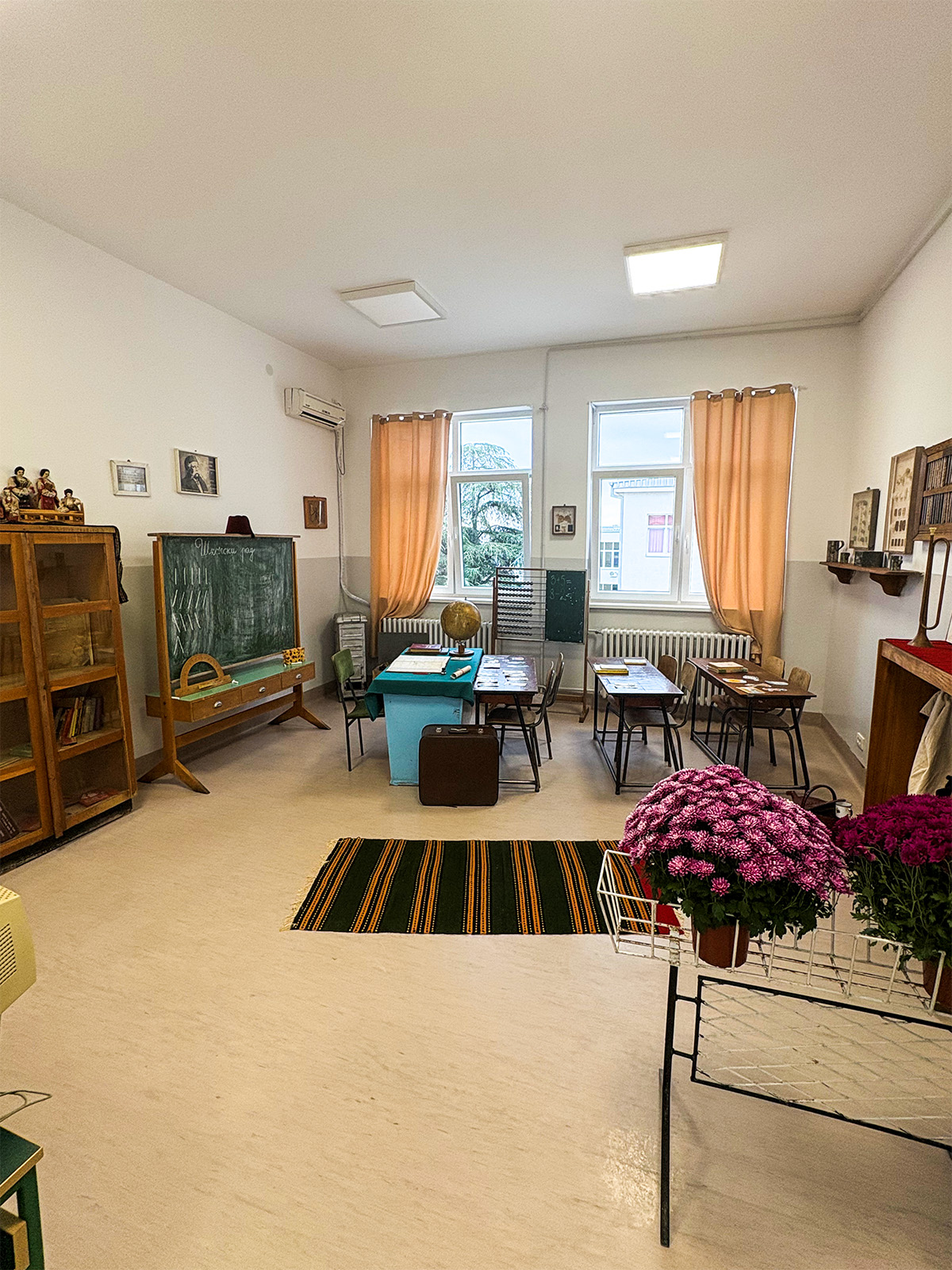 Стална музејска поставка Школа кроз време у ОШ Вук Караџић Кладово