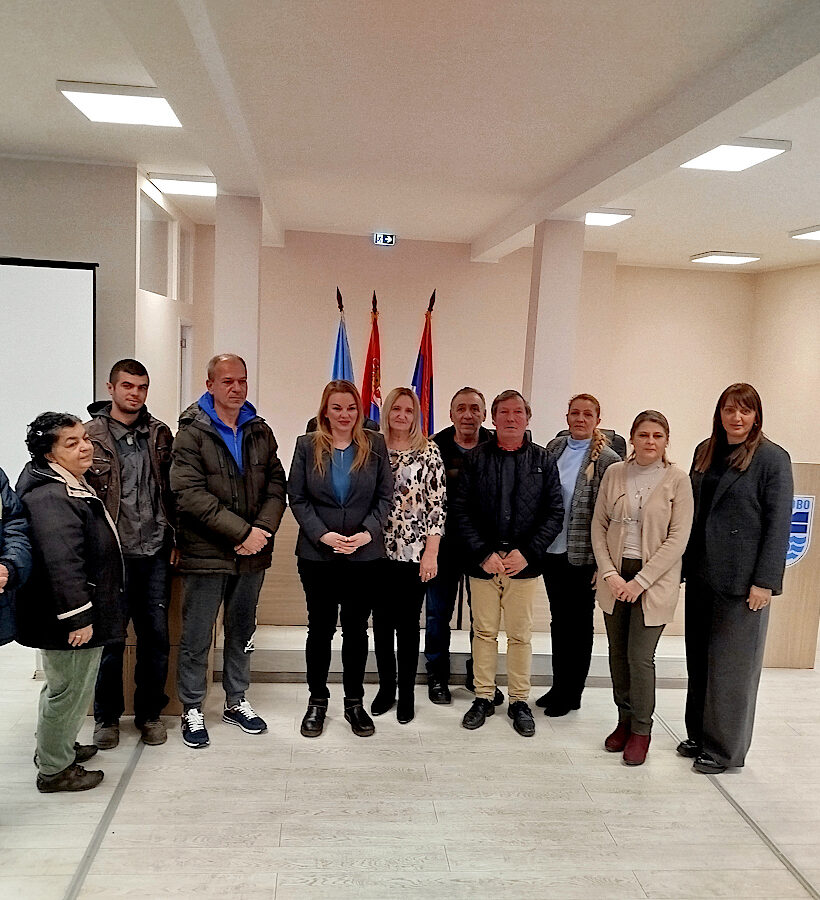 Комесарка за избеглице и миграције Републике Србије уручила пакетe хране