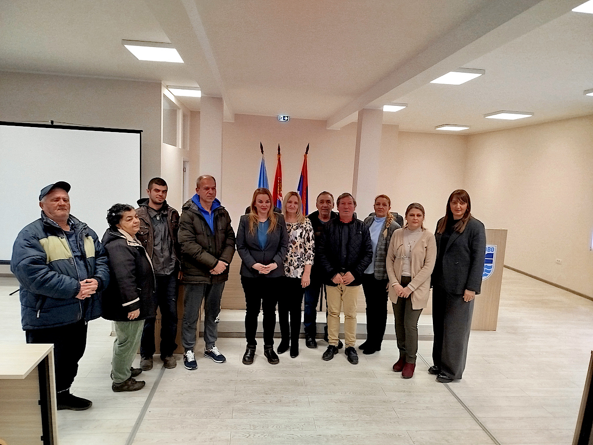 Комесарка за избеглице и миграције Републике Србије уручила пакетe хране