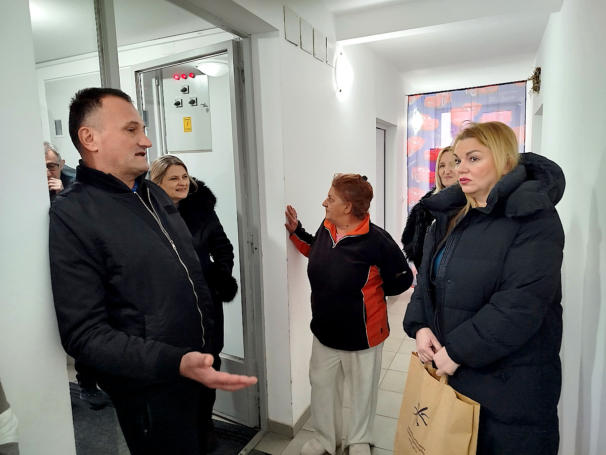 Комесарка за избеглице и миграције Републике Србије уручила пакетe хране