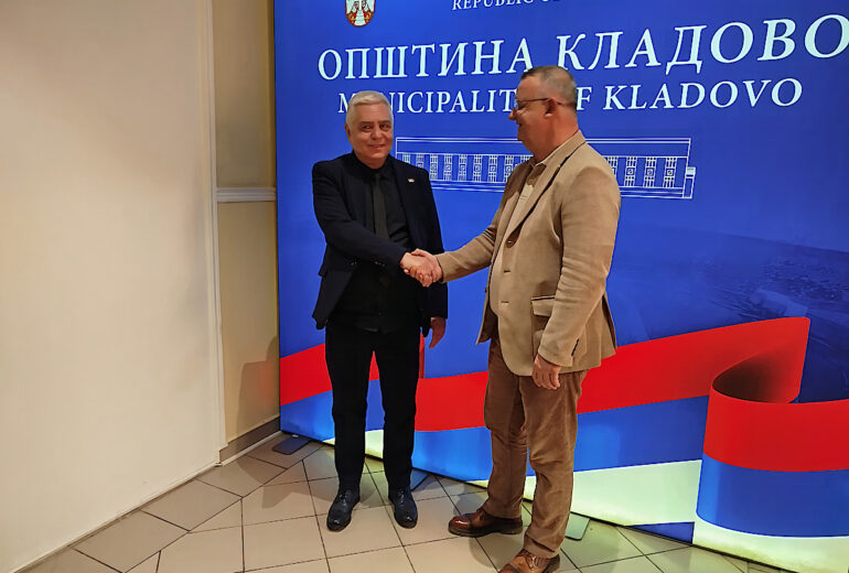 Министар информисања и телекомуникација проф. др Борис Братина посетио је општину Кладово